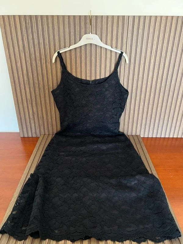 Vestido de Cerimónia Preto em Renda Feito à Medida (Tailored)